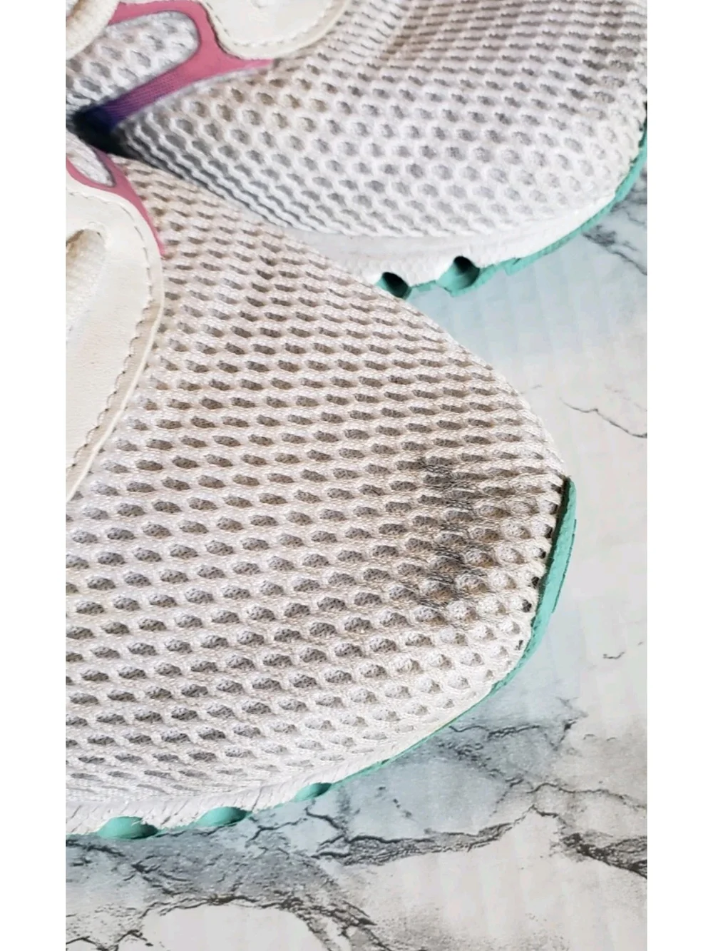 K-Swiss‎ Tubes White Mesh Sneakers with Coral & Aqua Accents. Size 7.5